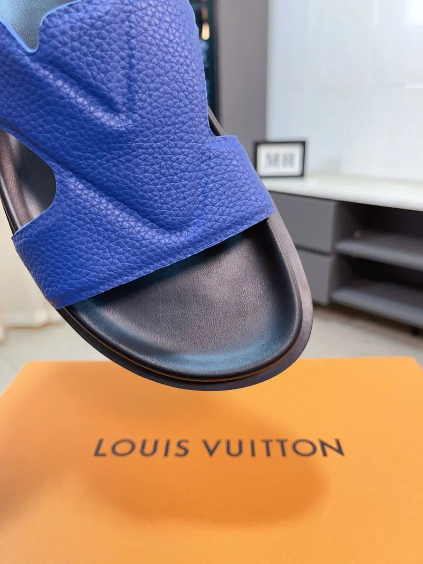 Men's shoes💰300🌹🌹【LV】Multi-color new men's slippers, original top-quality version, original special cowhide with pebbled embossing➕sheepskin on the inner and side, non-slip combination sole, more stable walking, more comfortable and lightweight, high-end and generous, size: 38~44